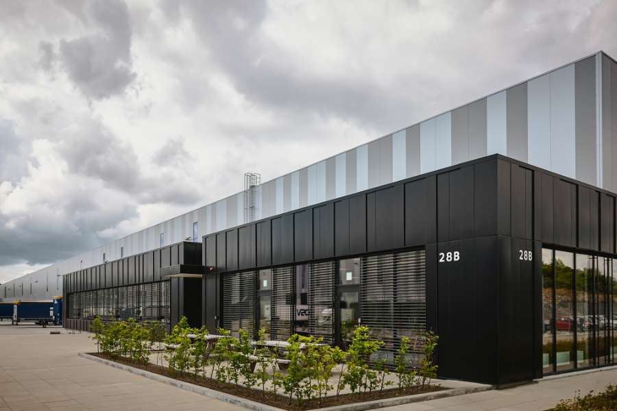 Environmentally friendly logistics building clad with façade cassettes, Hedelandsvej 28B, 2640 Hedehusene, Denmark